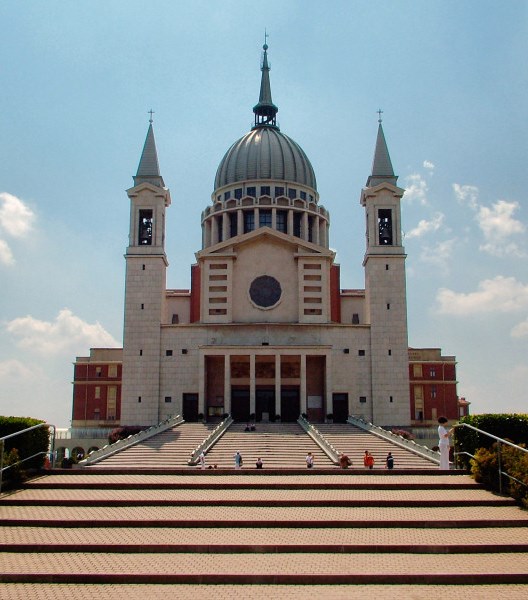 Datei:Basilica Don Bosco.jpg